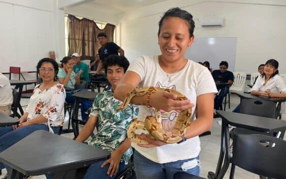 Alumnos aprenden sobre conservación de fauna silvestre en Coatzacoalcos